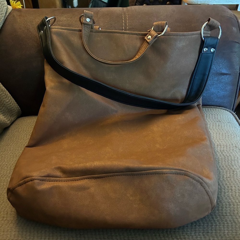 Vegan Leather Tote Bag - Picture 5 of 7
